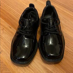 Kids dress shoe size 7